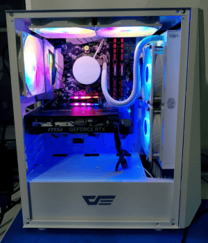 Pc Gamer com gabinete branco e com water cooler