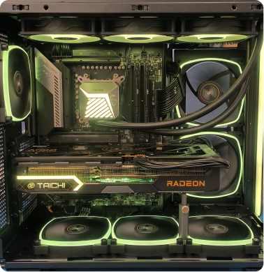 Para a foto **`manutencao-pc-gamer-destaque.png`**, que está aberta na sua tela, use o seguinte Texto Alternativo: * **Texto Alternativo:** > Gabinete de PC Gamer aberto destacando a placa de vídeo ASRock Radeon Taichi, cooler com tela digital e iluminação LED verde amarelada nos coolers e bordas do gabinete.